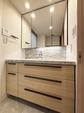 【洗面所】 | パークホームズ文京白山ヒルテラス | ３面鏡洗面化粧台