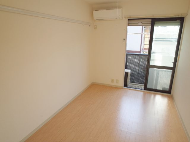 アパートメント林の洋室