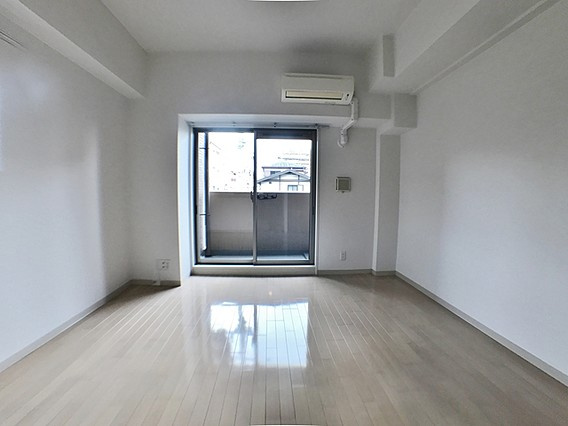 ライジングコート三宮マリーナシティの居間・リビング