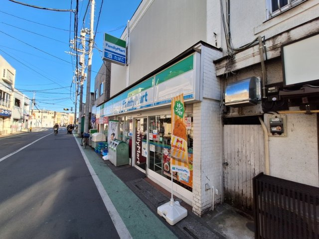 グレースの周辺