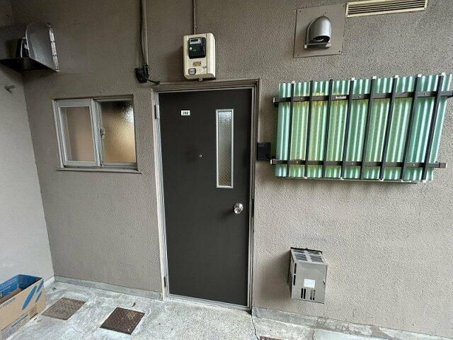 上野アパートメントのエントランス