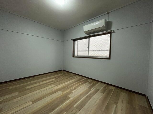 上野アパートメントの寝室