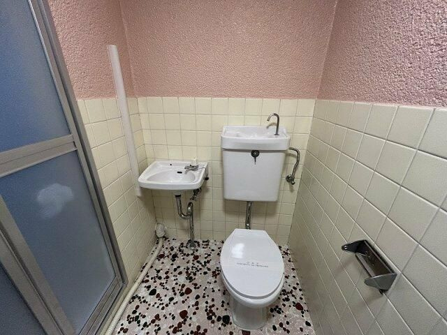 上野アパートメントのトイレ