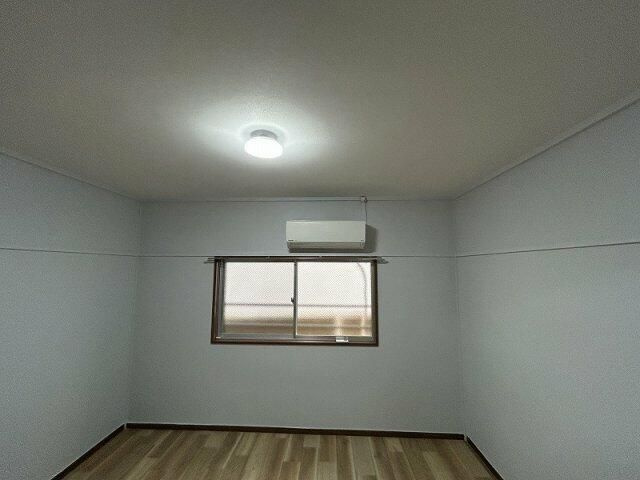 上野アパートメントの居間・リビング