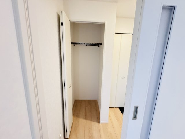 柏市布施新町４丁目新築戸建（布施新町第３）の玄関|玄関ホール前・収納スペース