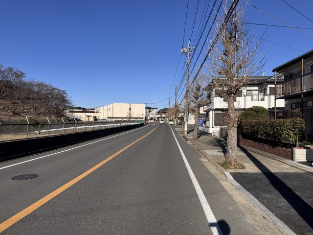 柏市布施新町４丁目新築戸建（布施新町第３）の前面道路含む現地写真|南西側前面道路・幅員約12ｍ・歩道部分もあり安心♪