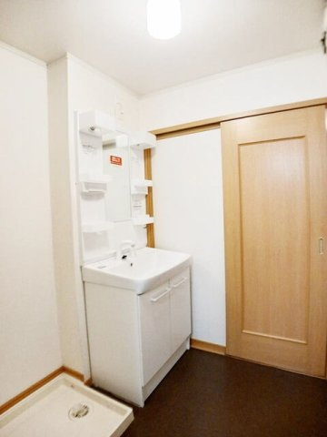 サンフラワーＡの洗面所|コンパクトで使いやすい洗面所