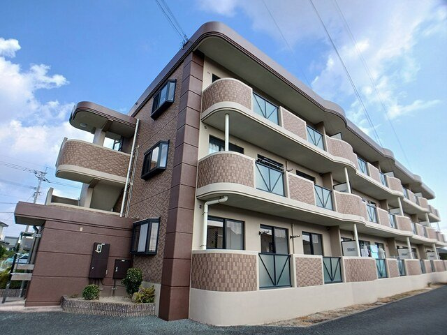 熊本市東区長嶺西３丁目の賃貸マンションの外観|外はこのようになっています