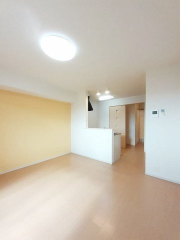 ゼファー桜木の居間・リビング|こちらの居間で趣味の時間をお楽しみください