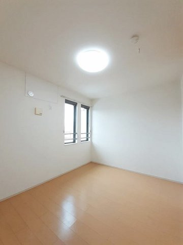 ゼファー桜木の内装|明るい色調の室内です