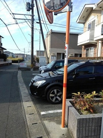 菊池郡菊陽町花立１丁目のアパートの駐車場|車をお持ちの方に嬉しい駐車場付きの物件です