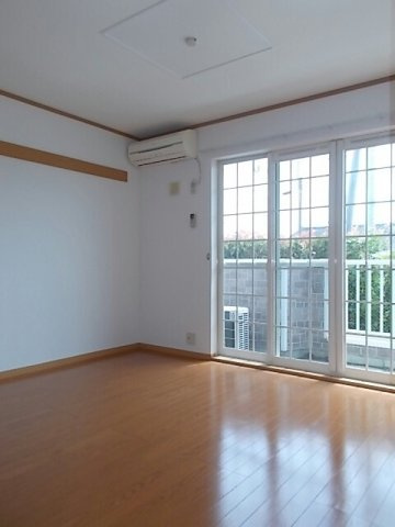 合志市須屋のアパートの居間・リビング|ゆったりとした居間です