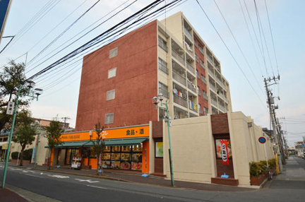 アコレ新松戸３丁目店まで129m