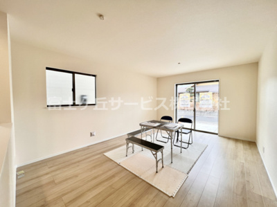 【居間・リビング】 | 三島市幸原町2丁目 新築一戸建て A号棟 | ゆったり過ごせるリビングです