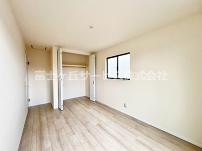 【寝室】 | 三島市幸原町2丁目 新築一戸建て A号棟 | 7.25帖の寝室です