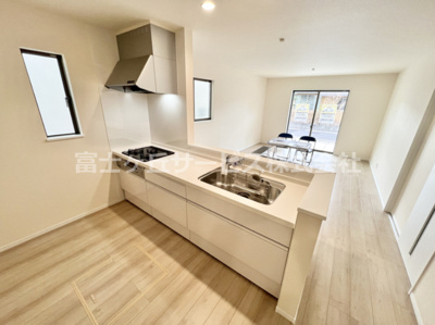 【キッチン】 | 三島市幸原町2丁目 新築一戸建て A号棟 | キッチンでお料理をお楽しみください