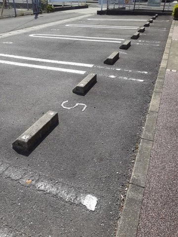 ブル－スカイＡの駐車場|駐車場です