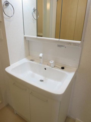 メゾン・ド・ＫＯＵ　Ａの洗面所|明るい洗面所です