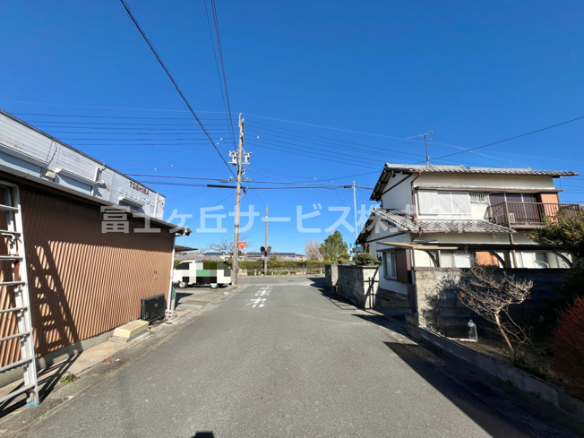 【前面道路含む現地写真】 | 磐田市下岡田　磐田南小近くの売土地 | 前面道路含む現地写真です