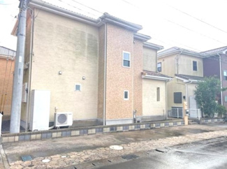 【駐車場】 | 成田市並木町　中古戸建 | 内装リフォーム済み令和7年12月　オール電化・太陽光発電パネル 駐車2台可能 平成28年1月築