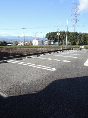 【駐車場】 | グレイスＦｕｊｉⅡ | 駐車場に車を止められます