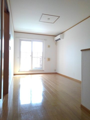 【居間・リビング】 | グレイスＦｕｊｉⅡ | ゆったり過ごせる居間です