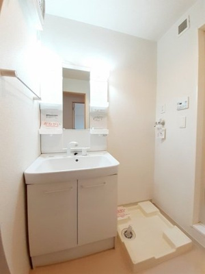 【洗面所】 | 光ハヤマ | 明るい洗面所です