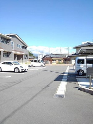 【駐車場】 | ラ・ルーチェ | 駐車場です