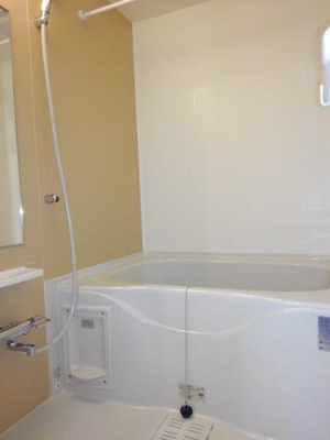 【浴室】 | ラ・ルーチェ | ゆったり過ごせるお風呂です