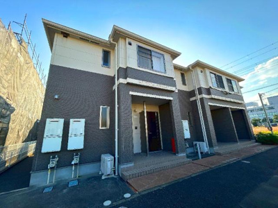 【外観】 | ロイヤルプレイス | 外観写真（昼）