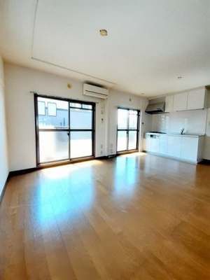 【居間・リビング】 | ソシア宮原 | こちらのリビングで趣味の時間をお楽しみください