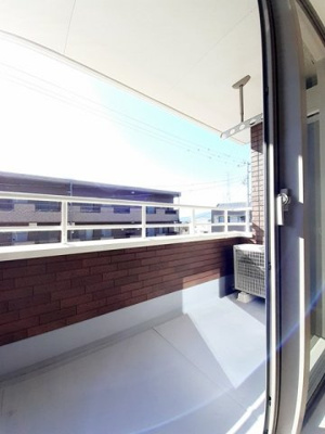 【バルコニー】 | コンフォルタ・ジン | バルコニーからの眺めを楽しみながら食事をしませんか