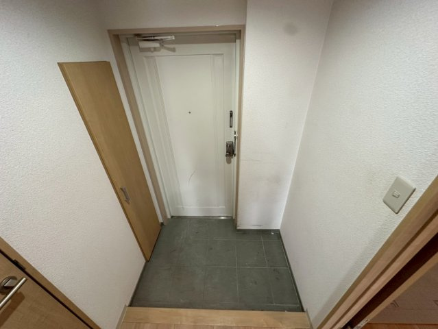 YKハイツ宮の上の玄関