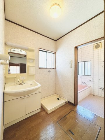 高崎市倉賀野町　中古住宅の独立洗面台
