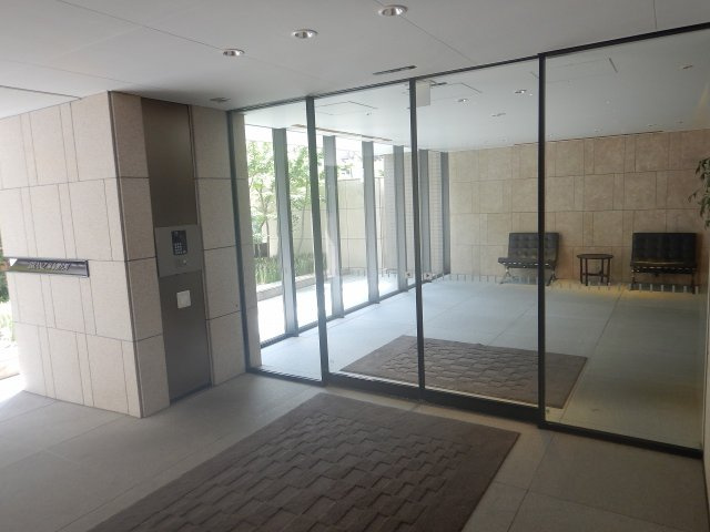 ブランズ麻布狸穴町のエントランス