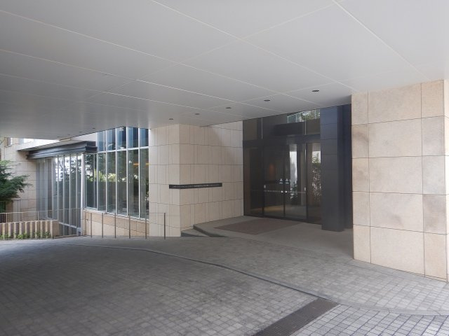 ブランズ麻布狸穴町のエントランス