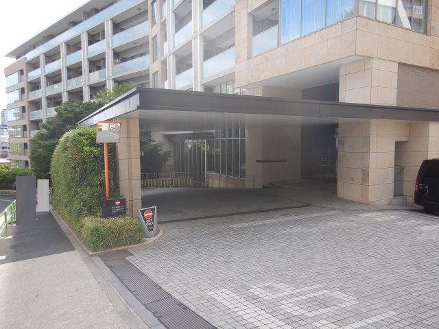 ブランズ麻布狸穴町のエントランス