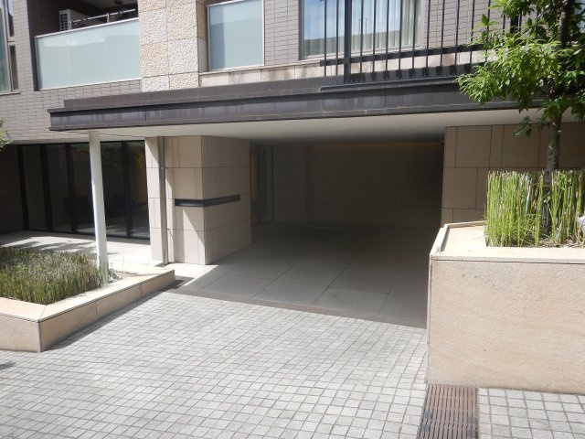 ブランズ麻布狸穴町のエントランス