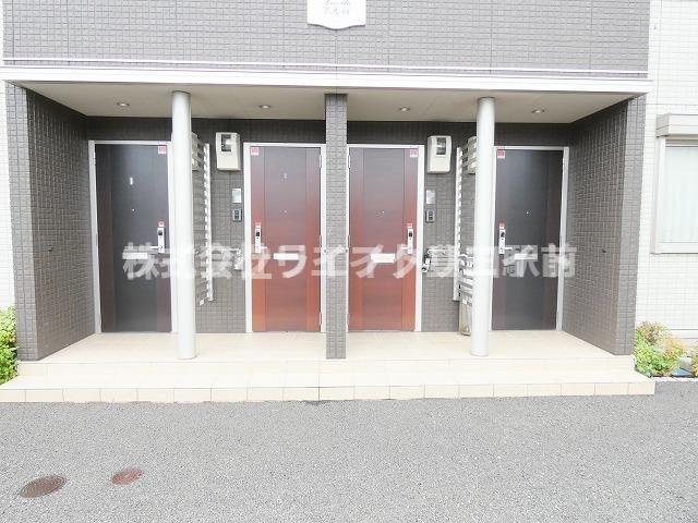 ラヴィタ弐番館のエントランス