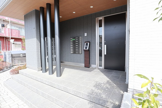 セジュール鳥井戸のエントランス