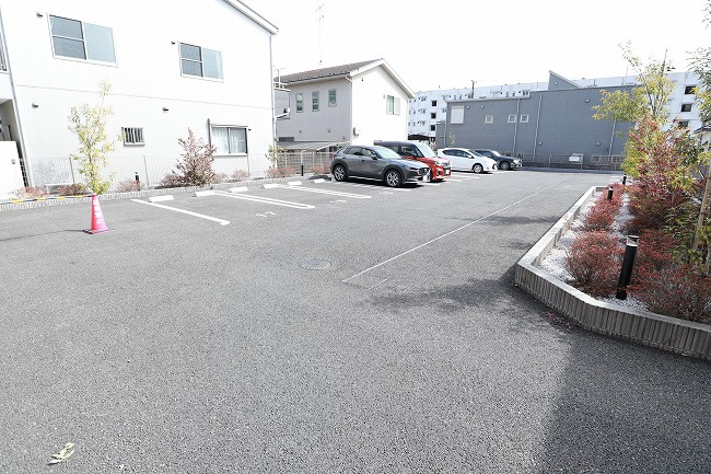 セジュール鳥井戸の駐車場