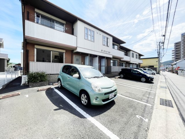 ガーデニアナナの駐車場