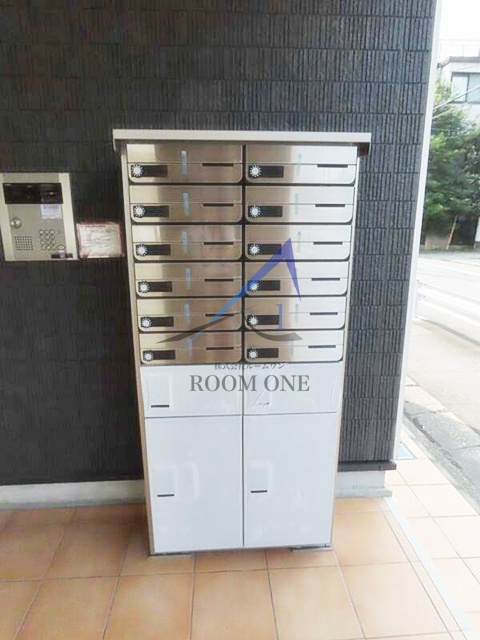 M-1 Tokyo 東矢口2のその他共用部分|集合ポストと宅配ボックスです。