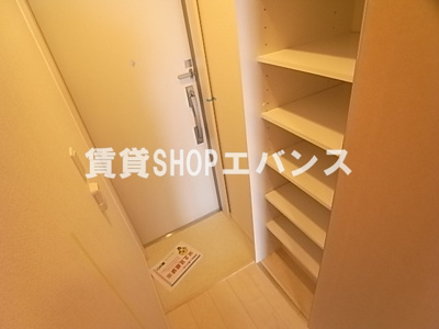 【玄関】 | リブリ・Salvador（サルバドール） | 明るい玄関です