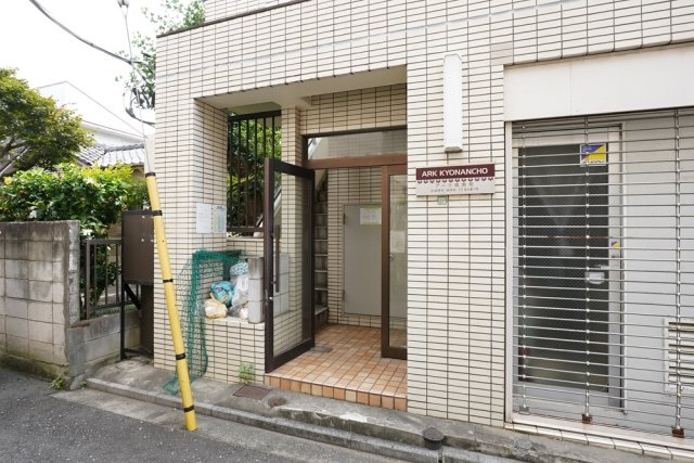 アーク境南町のエントランス