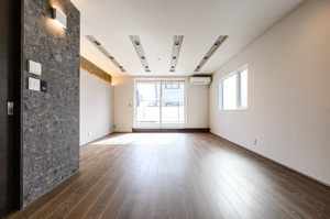 【居間・リビング】 | ご自宅から現地まで、当社スタッフがお車にて、「お迎え・お送り」をしております。ぜひお気軽にお問い合わせくださいませ♪