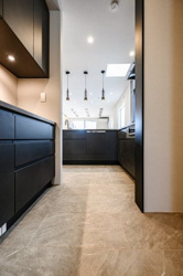 【キッチン】 | ご自宅から現地まで、当社スタッフがお車にて、「お迎え・お送り」をしております。ぜひお気軽にお問い合わせくださいませ♪