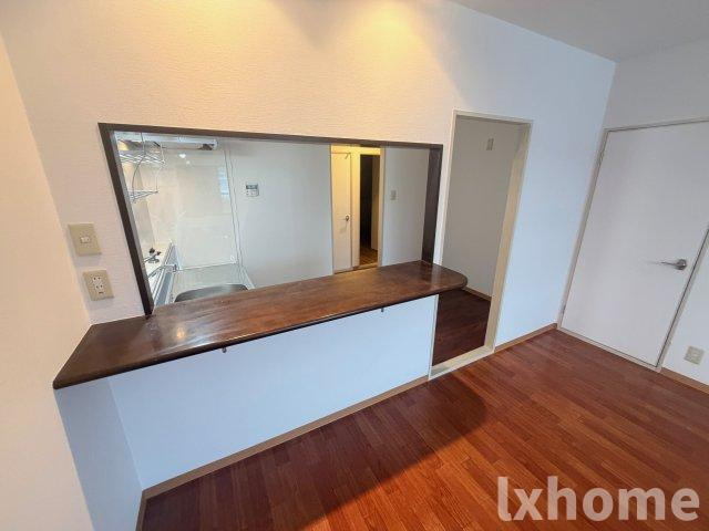 メゾンエルアンドケイの居間・リビング