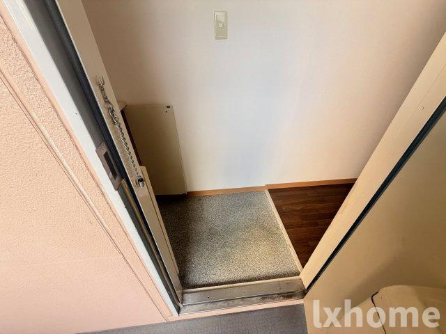 メゾンエルアンドケイの玄関