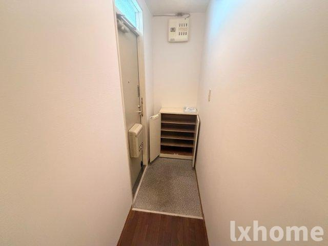 メゾンエルアンドケイの玄関